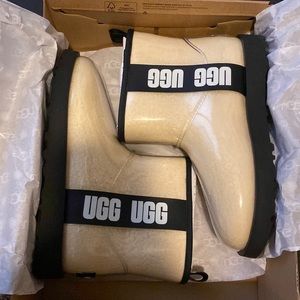 UGG Boots W Classic Clear Mini Size 6 Brand New in Original box!!